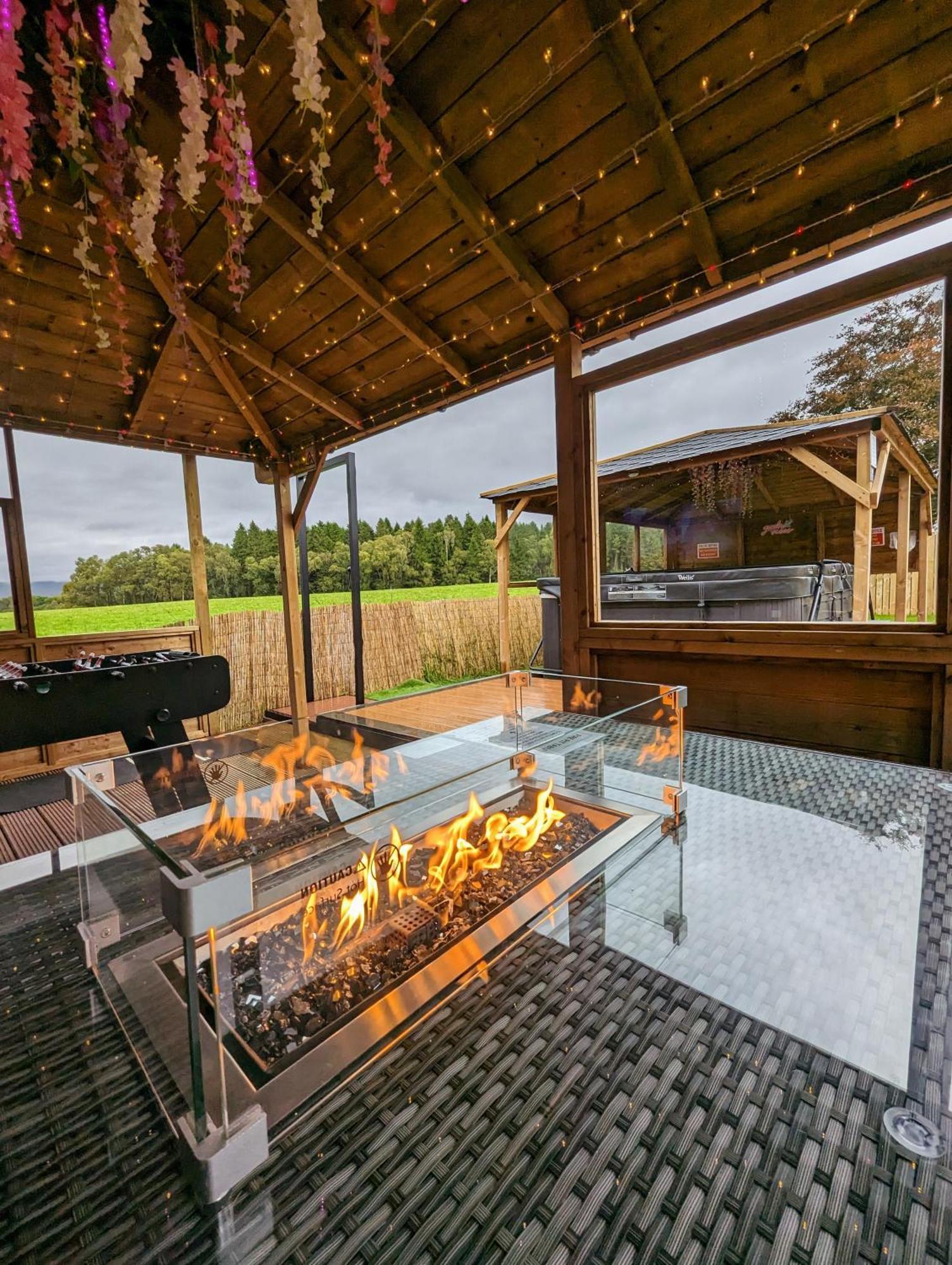 Finn Village "Mountain View Cottage" Private Garden, 9-Seater Hot Tub, Firepit & Pizza Stove Drymen Bagian luar foto